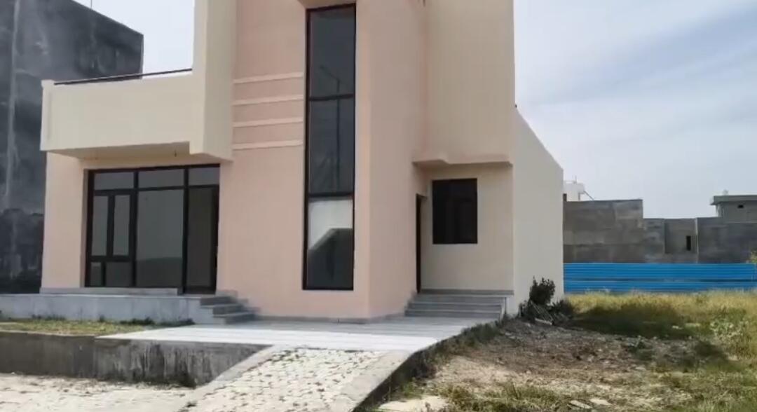 Independent House / Villa